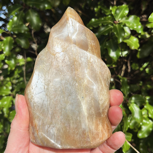 Flashy Peach Moonstone Flame 533g - Aether & Element